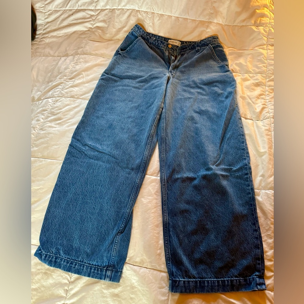 Abercrombie curve love, wide leg, mid rise size 8 jeans.